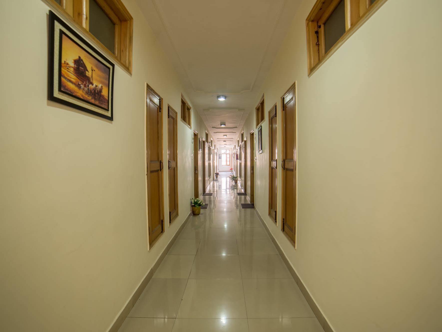 Hotel Satkar Residency Manāli Exteriör bild