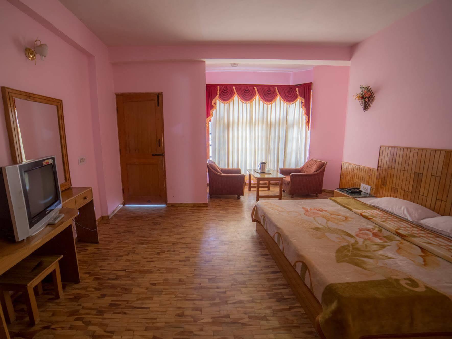 Hotel Satkar Residency Manāli Exteriör bild